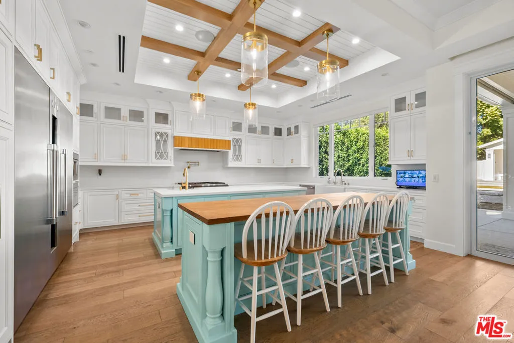 12345 Huston Street, Valley Village, California 91607 home-pic-6